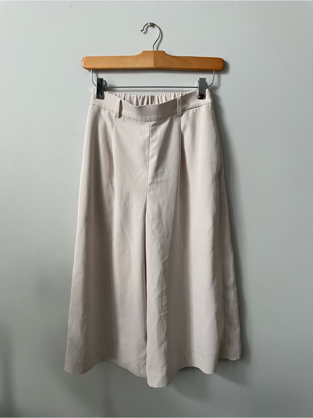 UNIQLO Wide-Leg Culotte Pants in Light Beige •Women’s XS